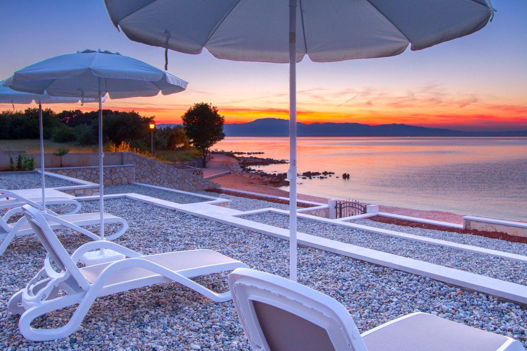 Luxury Apartments Villa Matea Малинска Экстерьер фото