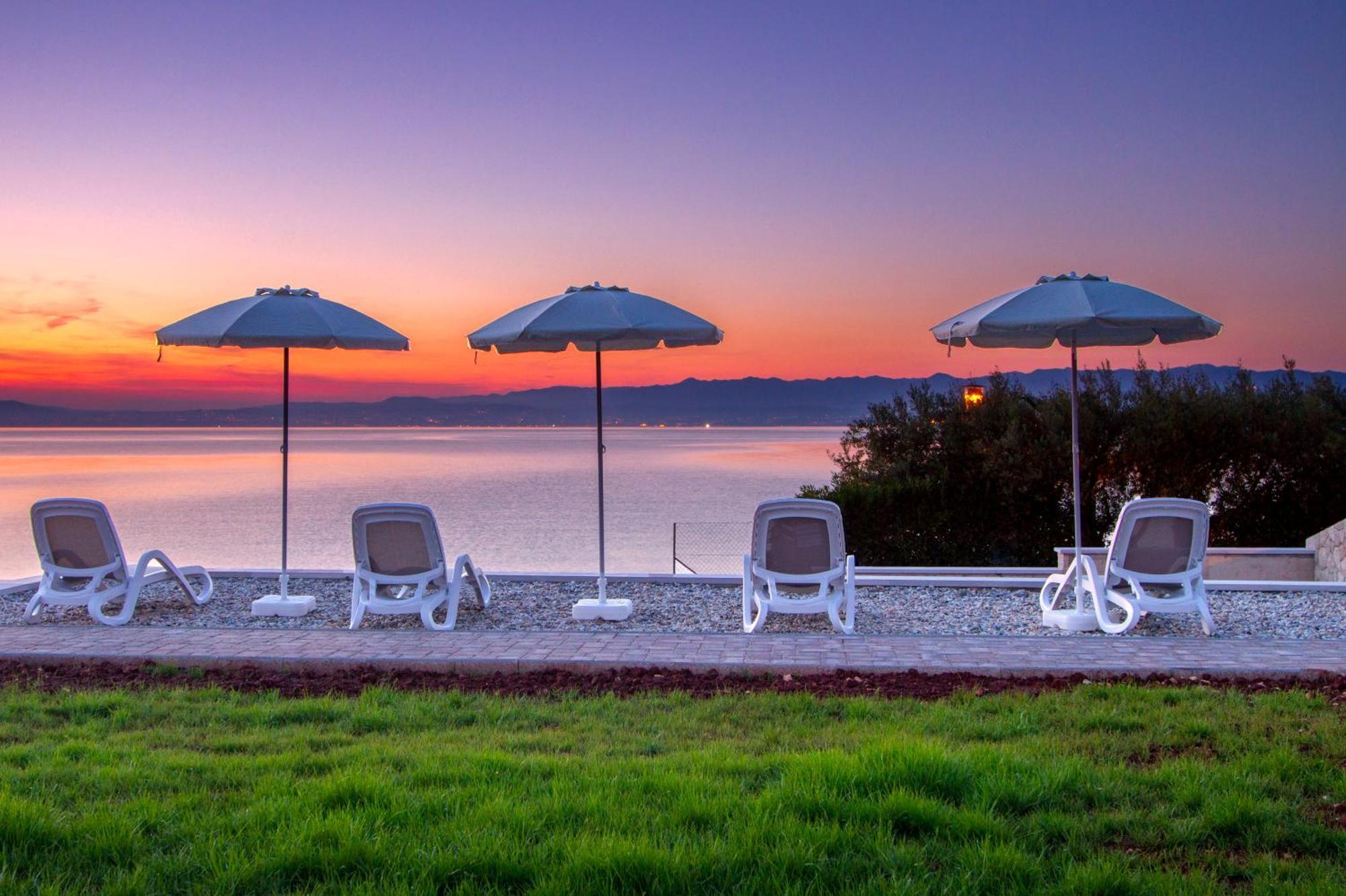 Luxury Apartments Villa Matea Малинска Экстерьер фото