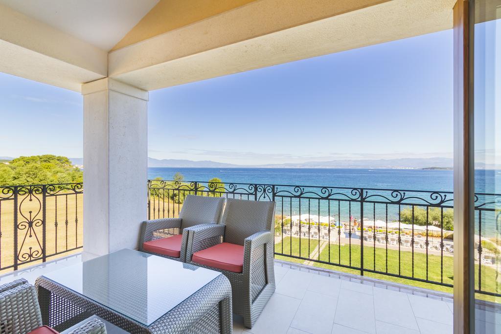 Luxury Apartments Villa Matea Малинска Экстерьер фото