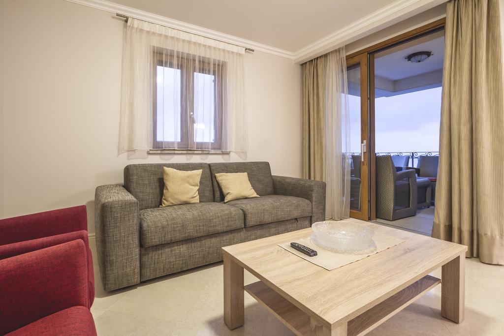 Luxury Apartments Villa Matea Малинска Экстерьер фото