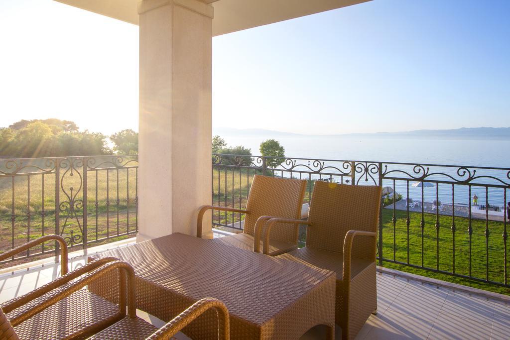 Luxury Apartments Villa Matea Малинска Экстерьер фото