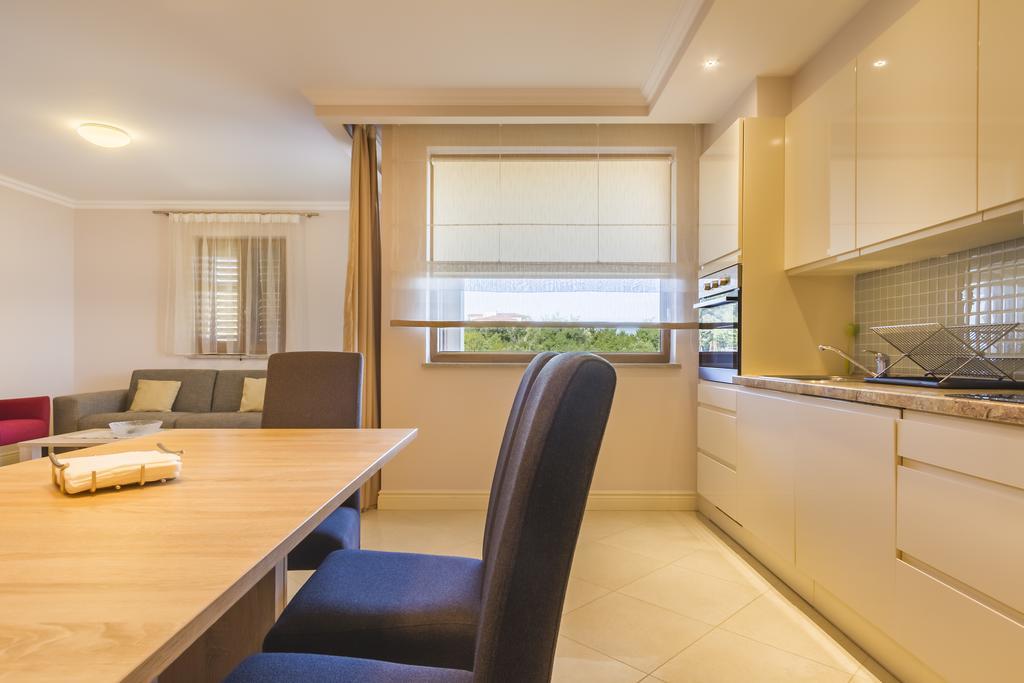 Luxury Apartments Villa Matea Малинска Экстерьер фото