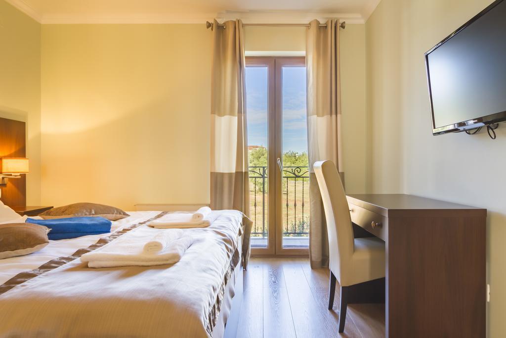 Luxury Apartments Villa Matea Малинска Экстерьер фото