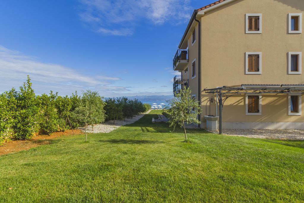 Luxury Apartments Villa Matea Малинска Экстерьер фото