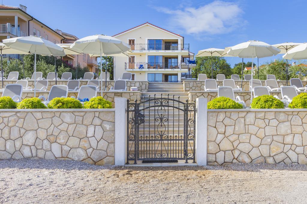 Luxury Apartments Villa Matea Малинска Экстерьер фото