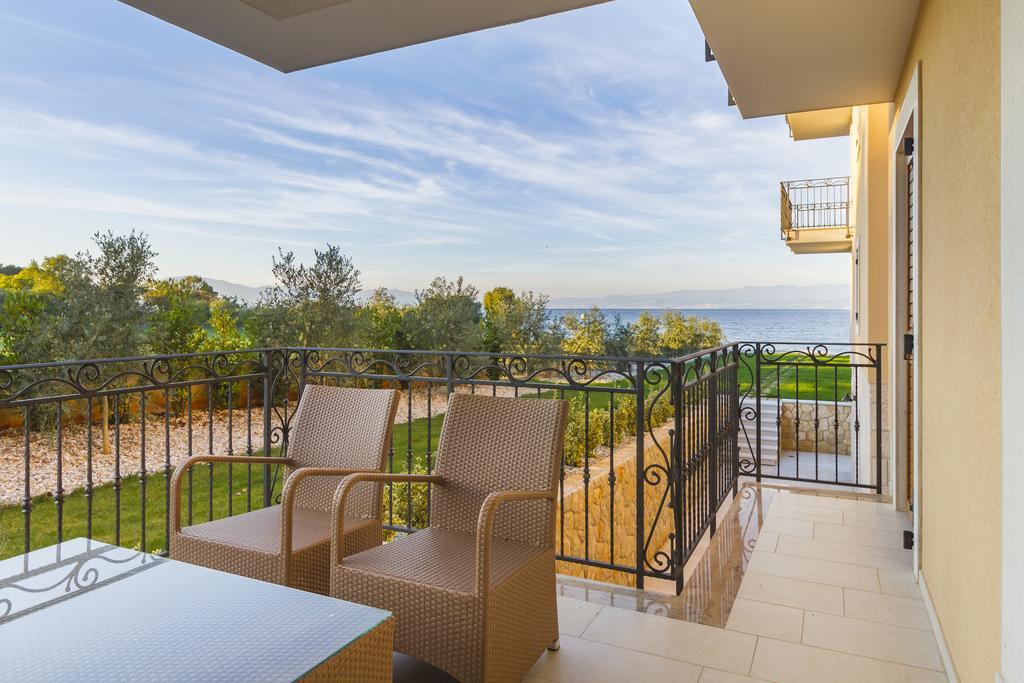 Luxury Apartments Villa Matea Малинска Экстерьер фото