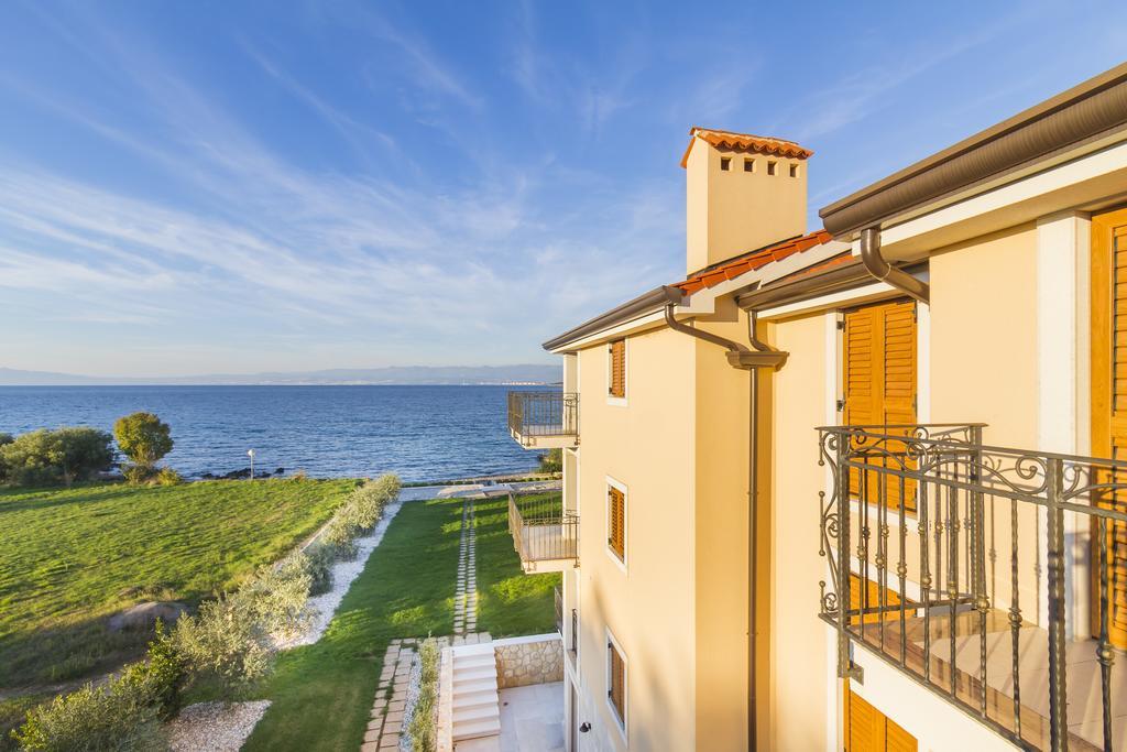 Luxury Apartments Villa Matea Малинска Экстерьер фото