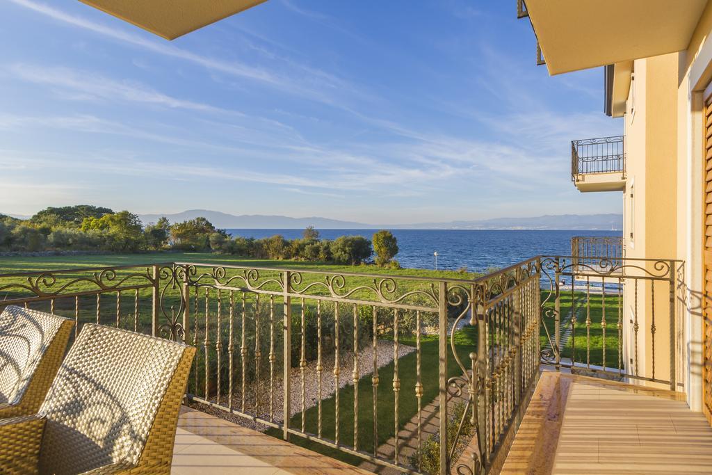Luxury Apartments Villa Matea Малинска Экстерьер фото
