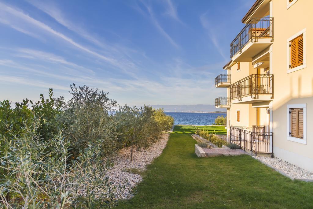 Luxury Apartments Villa Matea Малинска Экстерьер фото